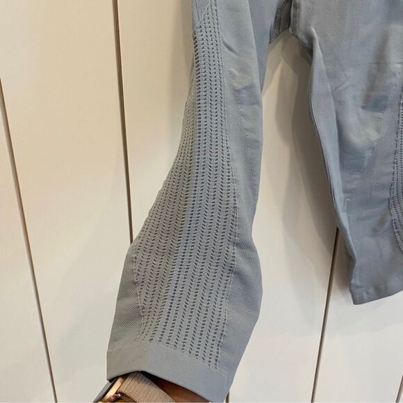 Lululemon Women's Light Gray Awakening High Rise 17" Cropped Leggings Size 2 - Picture 6 of 10